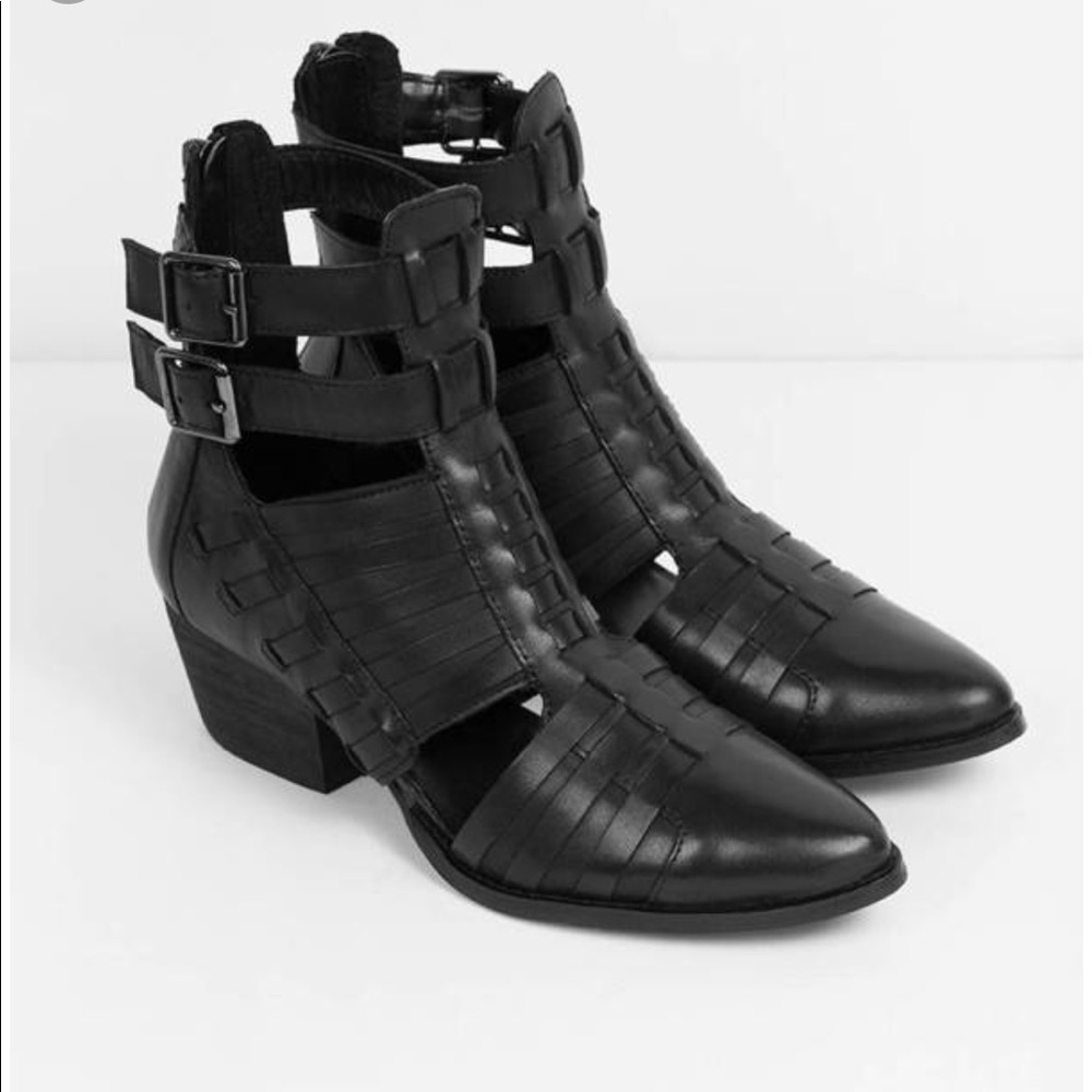 NIB!! Chinese Laundry Indigo Girl Cut Out Booties